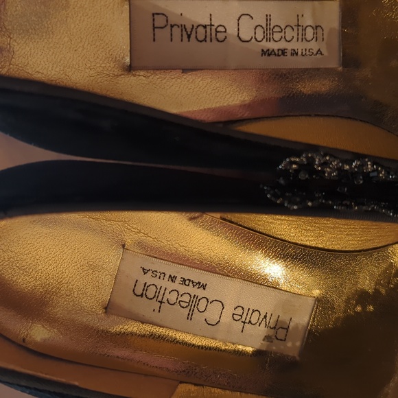 Nordstrom Privat Collection. Beaded Floral Velvet Dress Shoes.       Size 9 AA. - Picture 5 of 10